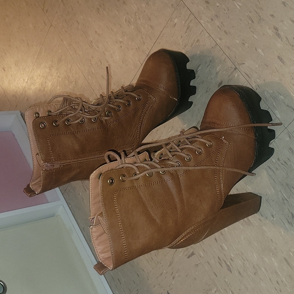 Women Brown Platform Shoe Bootie Tie-Ups Used